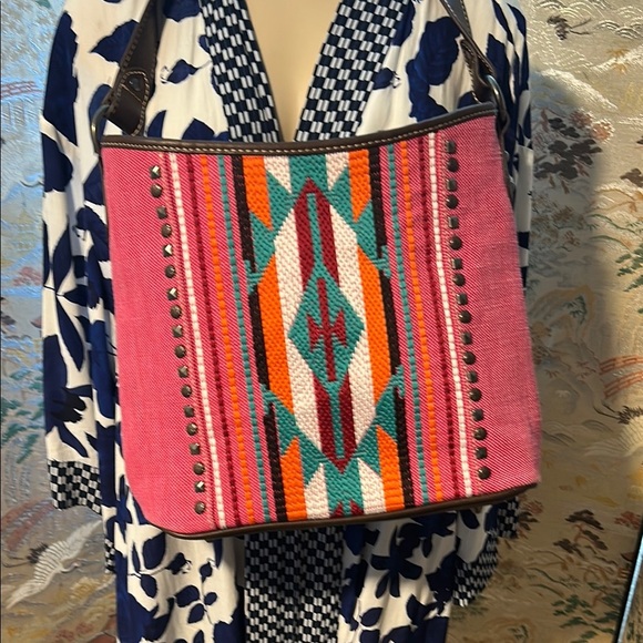 MONTANA WEST PINK AZTAC COLLECTION TOTE WITH DUST COVER - Picture 2 of 16